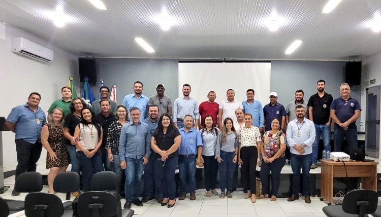 PRESIDENTE PREFEITA MARIA LUCIA DE OLIVEIRA PORTO, RE&Uacute;NE SECRET&Aacute;RIOS DE OBRA, MEIO AMBIENTE E AGRICULTURA DOS MUNIC&Iacute;PIOS CONSORCIADOS PARA JUNTOS DISCUTIR O CRONOGRAMA DE ATENDIMENTO DAS A&Ccedil;&Otilde;ES VIA CONS&Oacute;RCIO.