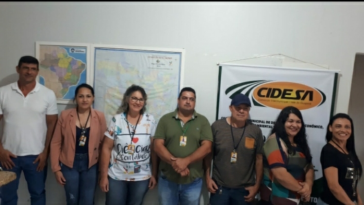 PRESIDENTE MARIA LUCIA DE OLIVEIRA PORTO ( PREFEITA DE CONQUISTA D' OESTE) RE&Uacute;NE EQUIPE.